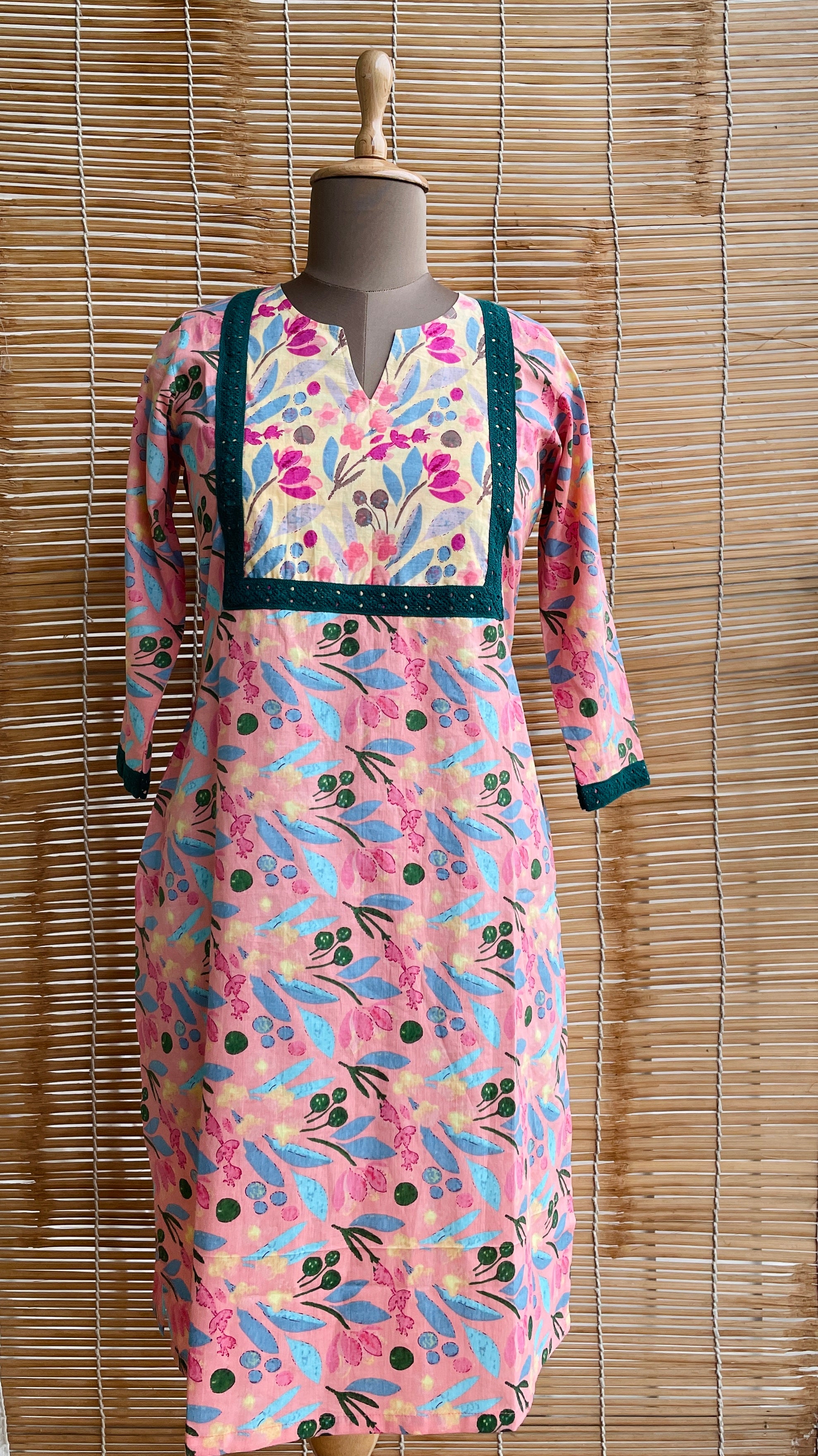 Contrast Lace Kurta image 0