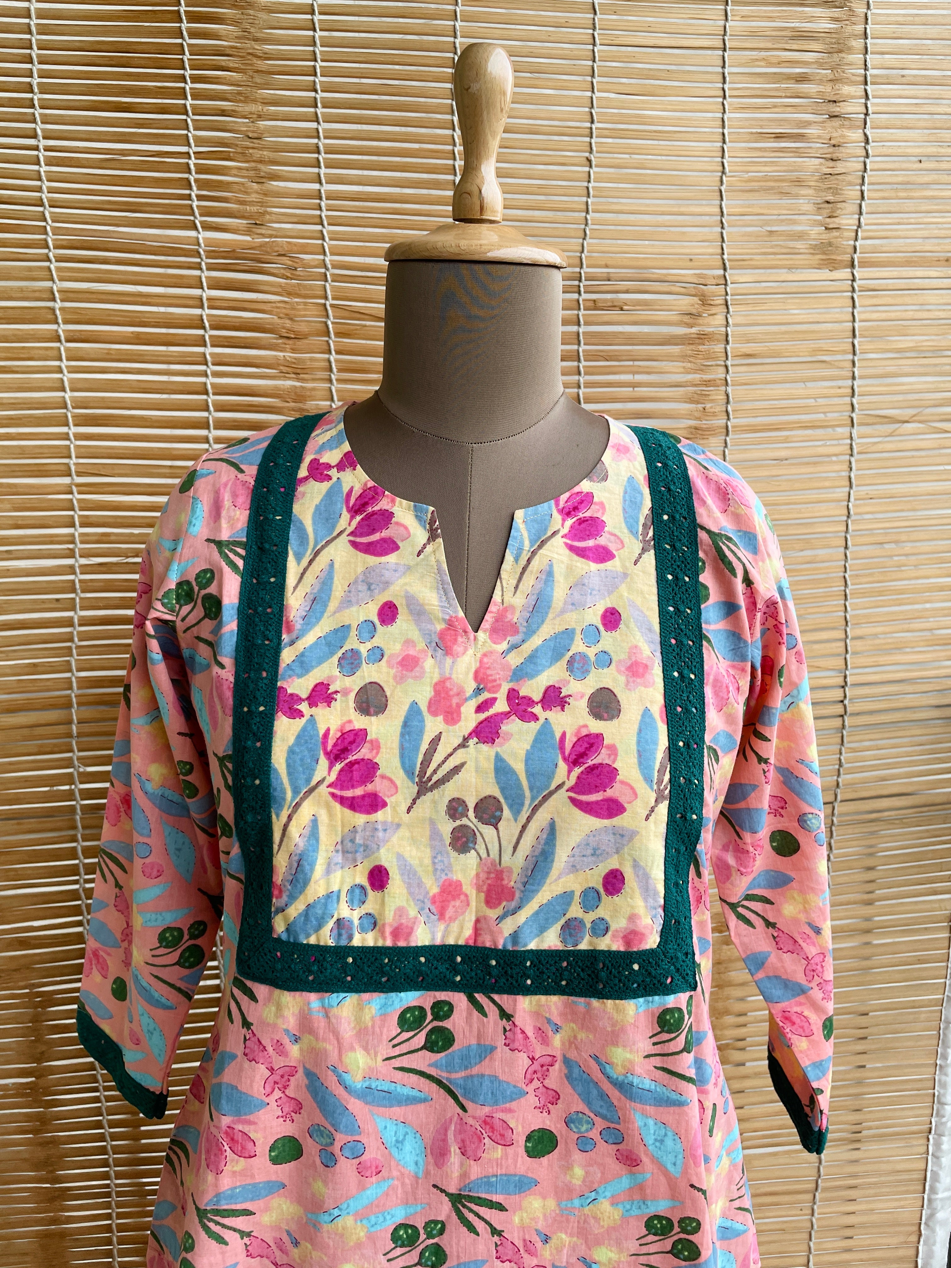 Contrast Lace Kurta image 1